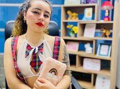 lunablue69 - blond female webcam at ImLive