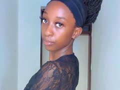 LynaBleirMost - female with black hair webcam at ImLive