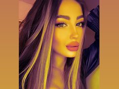 MARTINIKat - female with brown hair and  small tits webcam at xLoveCam