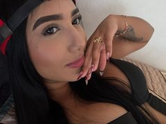 Madison_Lennox - female with black hair and  big tits webcam at ImLive