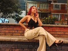 MaggyQueen3xx - female with black hair webcam at ImLive