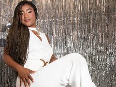 MaiaBailey - female with brown hair and  small tits webcam at ImLive