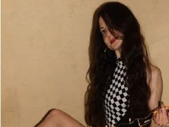 MalaniSweety - female with brown hair and  small tits webcam at ImLive