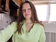 Malinka_Mila - female with brown hair webcam at ImLive