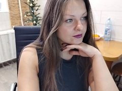 Malinka_Mila - female with brown hair webcam at ImLive