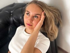 MargoReeves - blond female with  small tits webcam at LiveJasmin