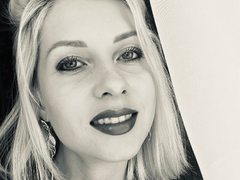 MargoRobby - blond female webcam at xLoveCam