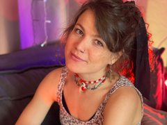 MarlaBri - female with brown hair and  big tits webcam at LiveJasmin