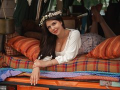 MaryJaneWouds - female with brown hair and  big tits webcam at ImLive