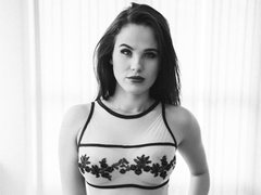 MayaGracee - female with black hair webcam at ImLive