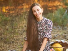 PlayfulCaty from xLoveCam