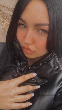 malikriss - female with black hair and  small tits webcam at ImLive