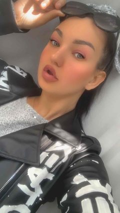 malikriss - female with black hair and  small tits webcam at ImLive
