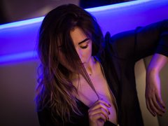 MeganGreen - female with brown hair webcam at LiveJasmin
