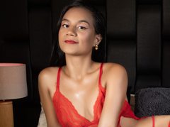 MeganOwen - female with black hair webcam at ImLive