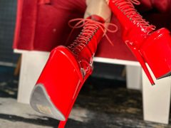 MeghanMiss - female with black hair webcam at ImLive