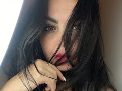 MelissaBoomm - female with brown hair webcam at ImLive