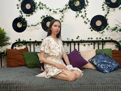 MelissaFraser - female with brown hair and  small tits webcam at ImLive