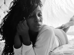 Melissa_Fox99 - female with black hair and  small tits webcam at ImLive