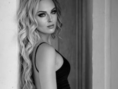 Meridian - blond female with  small tits webcam at xLoveCam