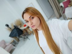 MeriyJewel - female with red hair webcam at xLoveCam