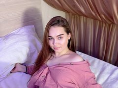 MelindaSummers - female with brown hair webcam at LiveJasmin