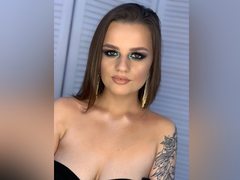 MiaGlamour from ImLive