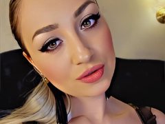 MiaMooreRed - female webcam at ImLive