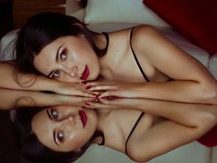 MiaReed - female with brown hair webcam at ImLive