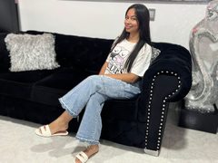 Mila_Bennett - female with brown hair webcam at ImLive