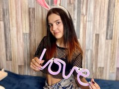 Milanochka394 - female with brown hair webcam at ImLive
