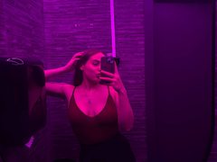 MilenaaaVoss - female with brown hair webcam at ImLive