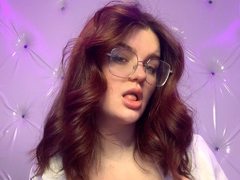 MilkyPop - female with brown hair webcam at ImLive