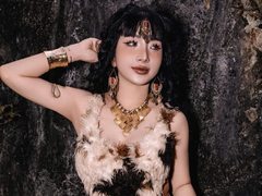 MirannLoves - female with black hair webcam at ImLive