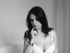 Issadorra - female with black hair and  big tits webcam at LiveJasmin