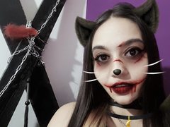 CruelMadeleine - female with brown hair webcam at LiveJasmin