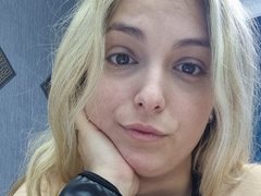 MissAnalis - female with brown hair and  small tits webcam at xLoveCam