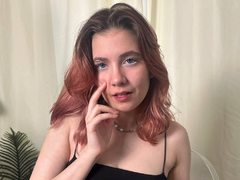 MissaReid - female with red hair and  small tits webcam at ImLive