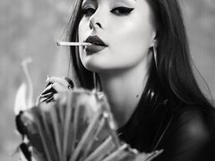 SexyWetLips - female with brown hair and  small tits webcam at ImLive