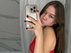 Mizaqueen - female with brown hair webcam at ImLive