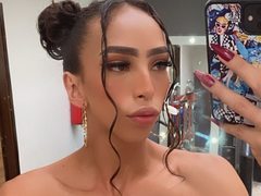 miablunt666 - shemale with brown hair webcam at ImLive