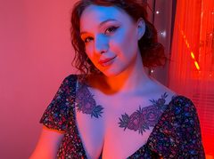 MiaGrimmie - female with red hair webcam at xLoveCam