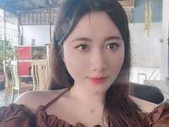 MoonBaeBass - female webcam at ImLive