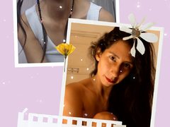 MoonLipson871 - female with brown hair and  small tits webcam at ImLive