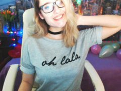 MoonYourLife - female with brown hair webcam at ImLive