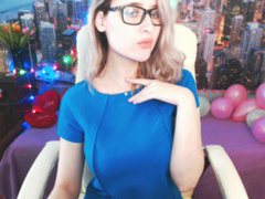 MoonYourLife - female with brown hair webcam at ImLive