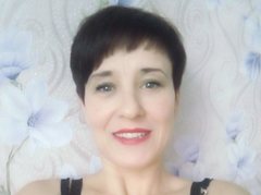 MsLukeme - female with brown hair and  small tits webcam at xLoveCam