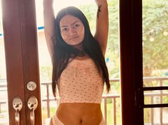 MsOpenmind26 - female with black hair webcam at ImLive