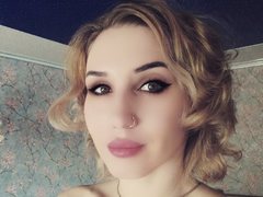 MsPurrfectxx - female with red hair webcam at ImLive