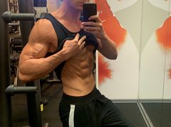 MuscleBrad - male webcam at ImLive
